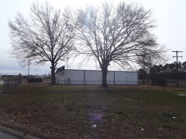 More Photos Of 2025 McLarty Dr, Newport Office For Sale