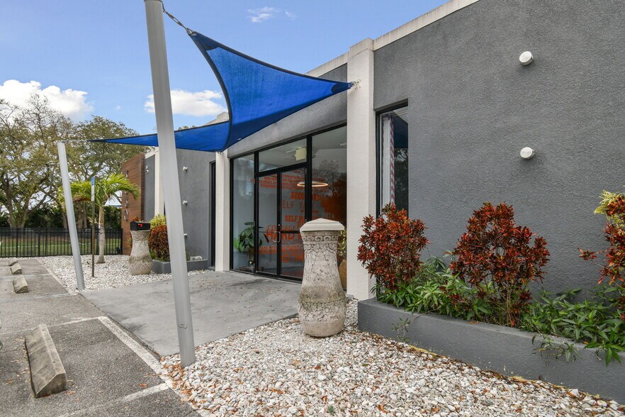 Primary Photo Of 3330 W Cypress St, Tampa Office For Sale