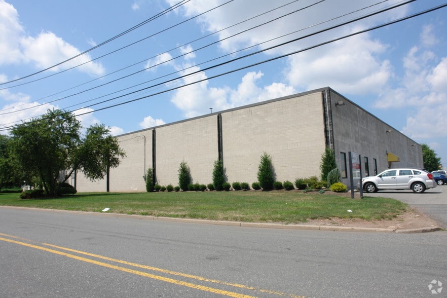 More Photos Of 900 Milik St, Carteret Warehouse For Lease