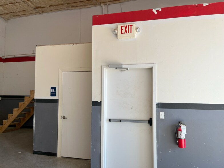 More Photos Of 932 NE 24th Ln, Cape Coral Light Manufacturing For Lease