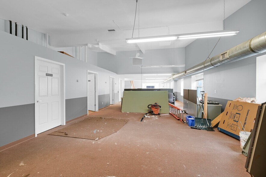 More Photos Of 170-172 Spring St, Newton Office For Sale