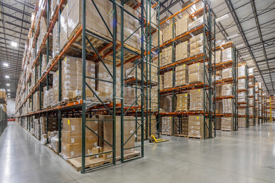 More Photos Of 30320 Emerald Valley Pky, Solon Warehouse For Lease