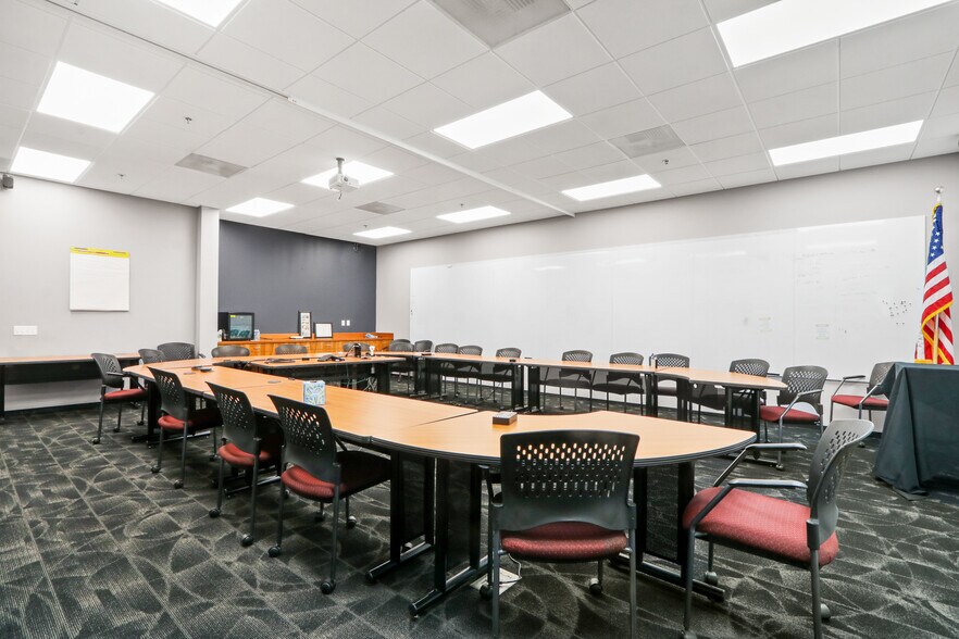 More Photos Of 50 Icon, Foothill Ranch Manufacturing For Lease