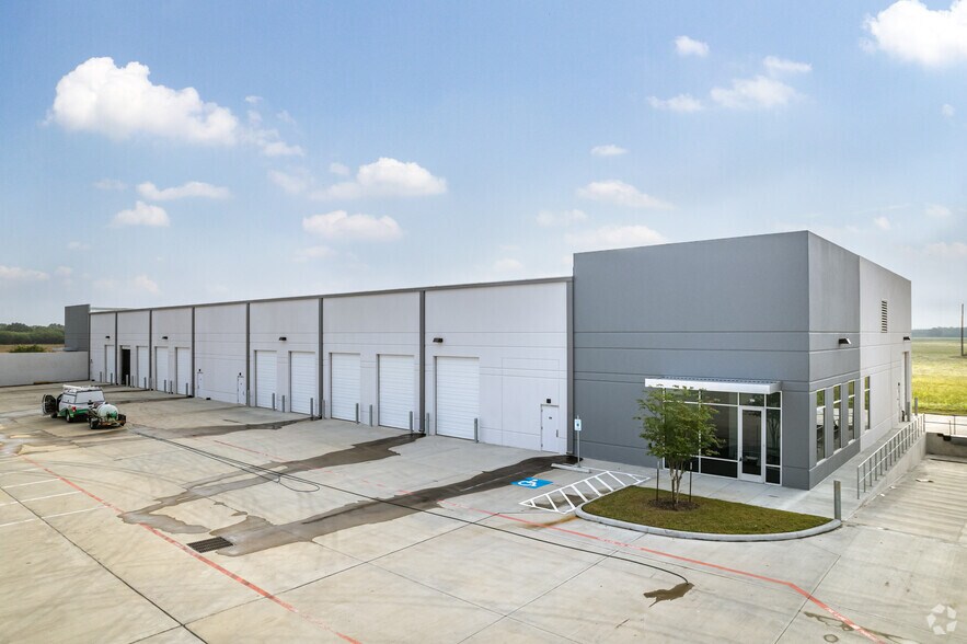 More Photos Of 5002 Business Park Dr, Rosenberg Unknown For Lease