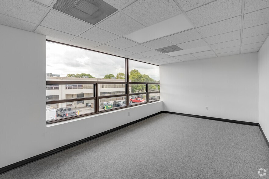 More Photos Of 2100-2112 NW 99th Ave, Miami Warehouse For Lease