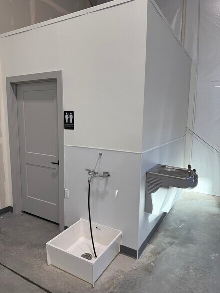More Photos Of 301 N 1300 E, Lewiston Flex For Lease
