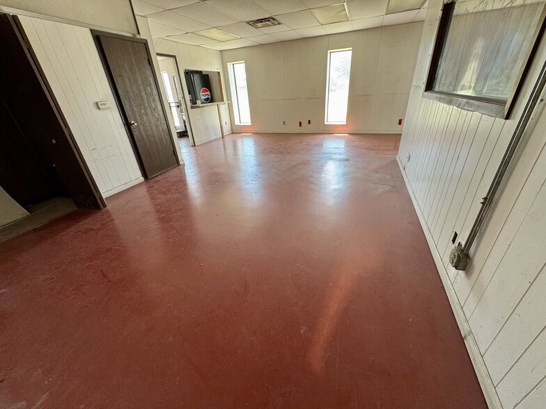 More Photos Of 200 W Stevenson Rd, Ottawa Manufacturing For Lease