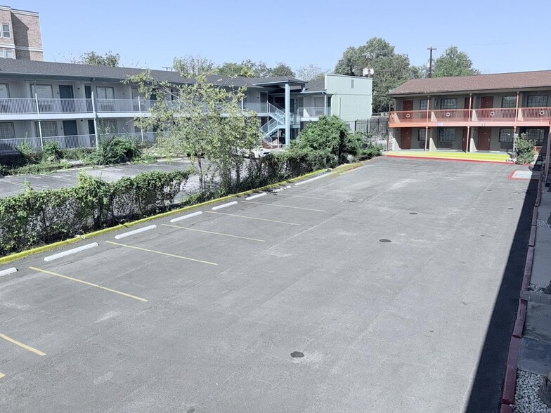 More Photos Of 1131 Austin Hwy, San Antonio Hotel For Sale