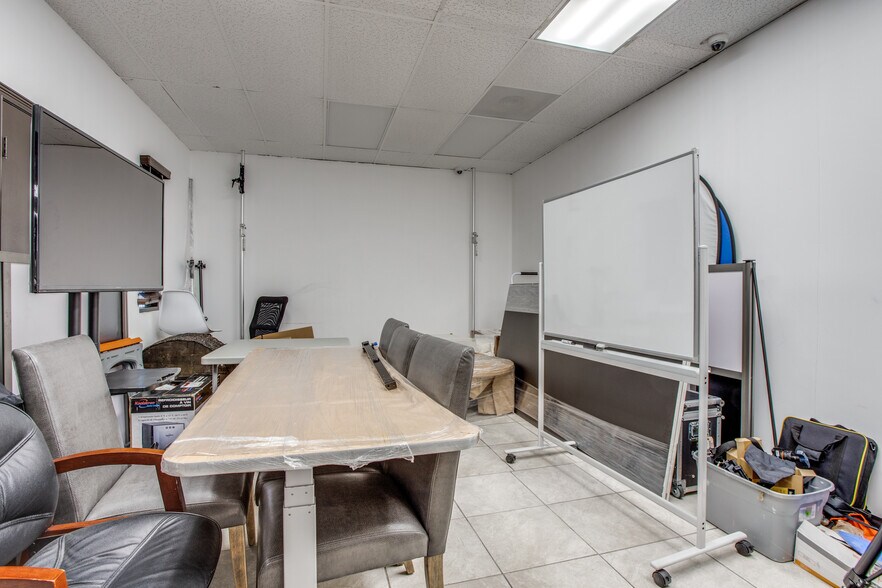 More Photos Of 502 N Haskell Ave, Dallas Office For Sale