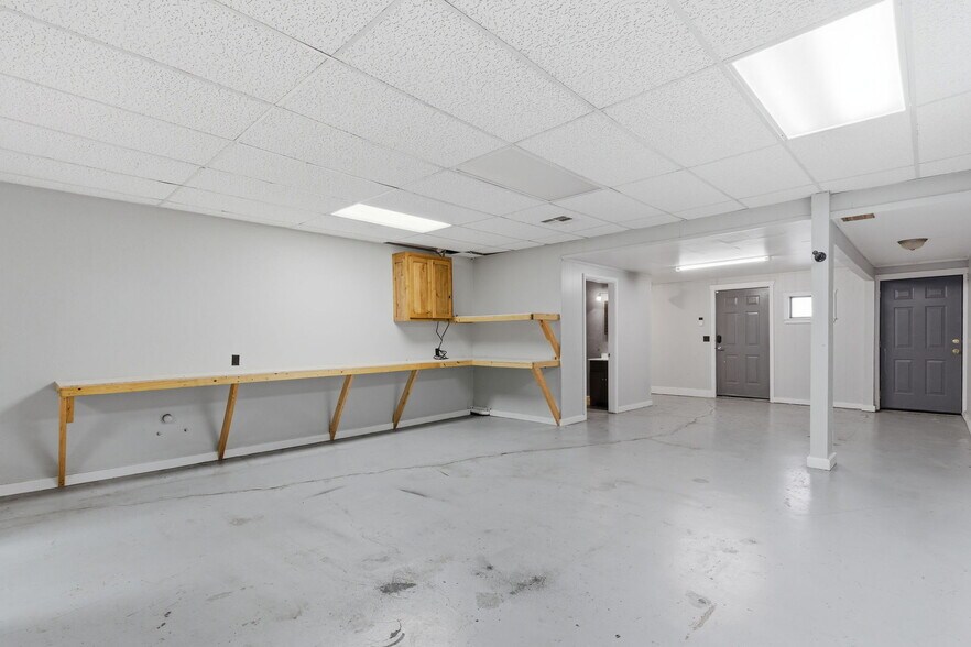 More Photos Of 805 Main St, Cassville General Retail For Sale