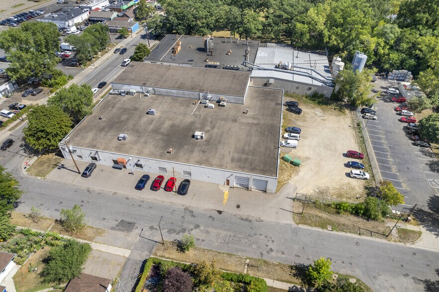 More Photos Of 976 W Minnehaha Ave, Saint Paul Warehouse For Sale
