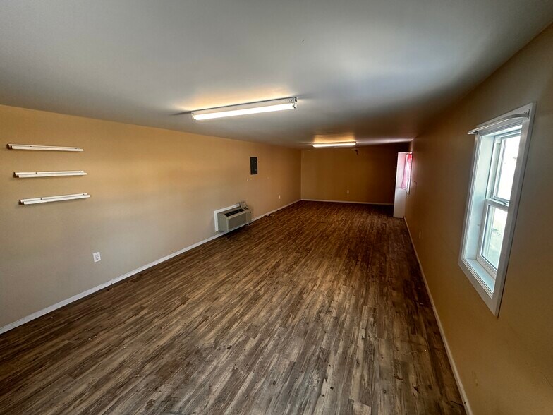 More Photos Of 522A S Main St, Broadway Flex For Sale