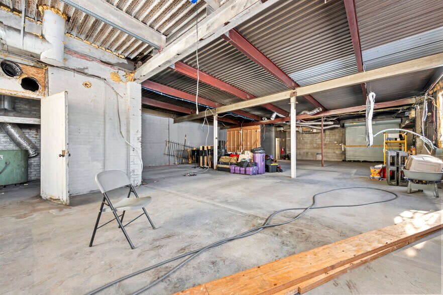More Photos Of 3003 E Grand Blvd, Detroit Showroom For Lease