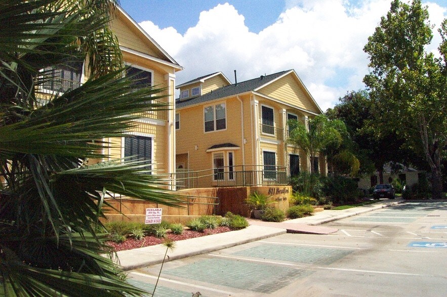 More Photos Of 811 Bradford Ave, Kemah Office For Lease