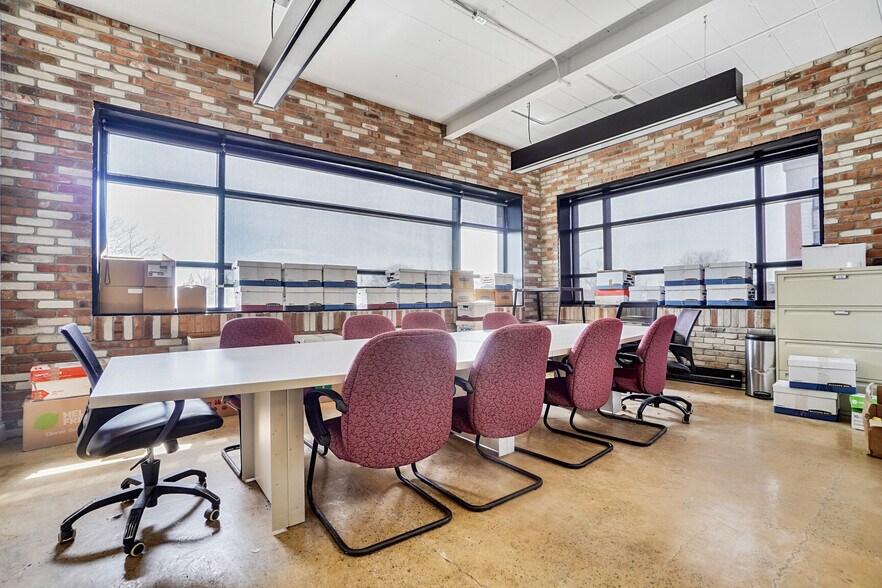 More Photos Of 7887-7889 Boul Saint-Laurent, Montréal Office For Lease