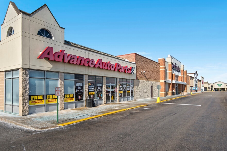 More Photos Of 257-363 N Weber Rd, Bolingbrook Unknown For Lease