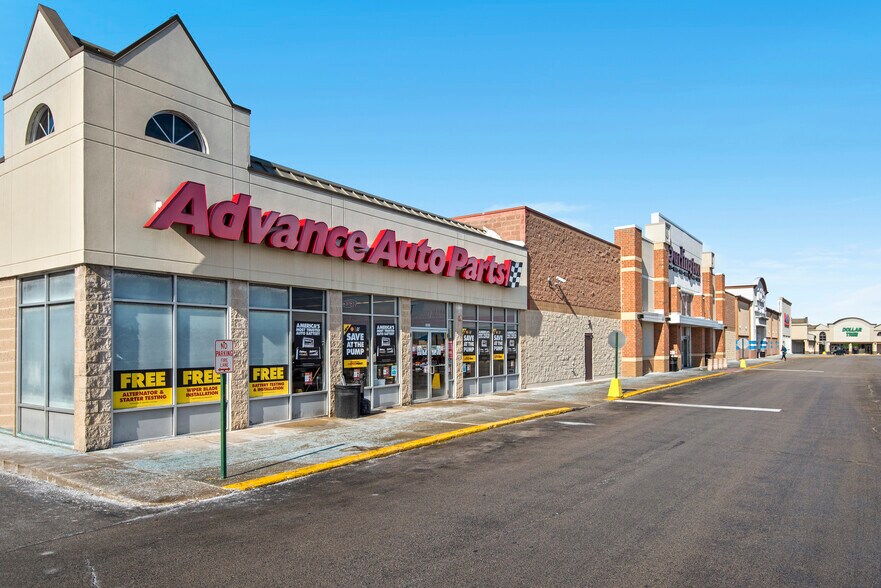 More Photos Of 257-363 N Weber Rd, Bolingbrook Unknown For Lease