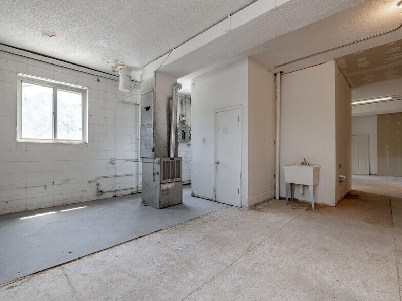 More Photos Of 8322-8330 Olive Blvd, Saint Louis Storefront For Lease
