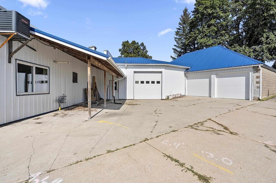 More Photos Of 201 E Green Bay St, Bonduel Service Station For Sale