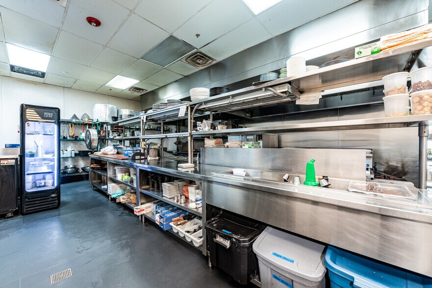 More Photos Of 4757 The Grove Dr, Windermere General Retail For Sale