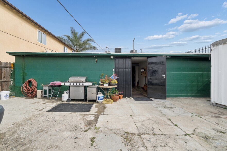 More Photos Of 6215 S San Pedro St, Los Angeles Mixed Retail For Sale