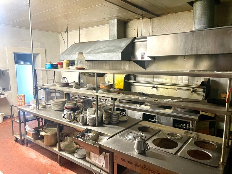 More Photos Of 918 W Wine Country Rd, Grandview Restaurant For Sale