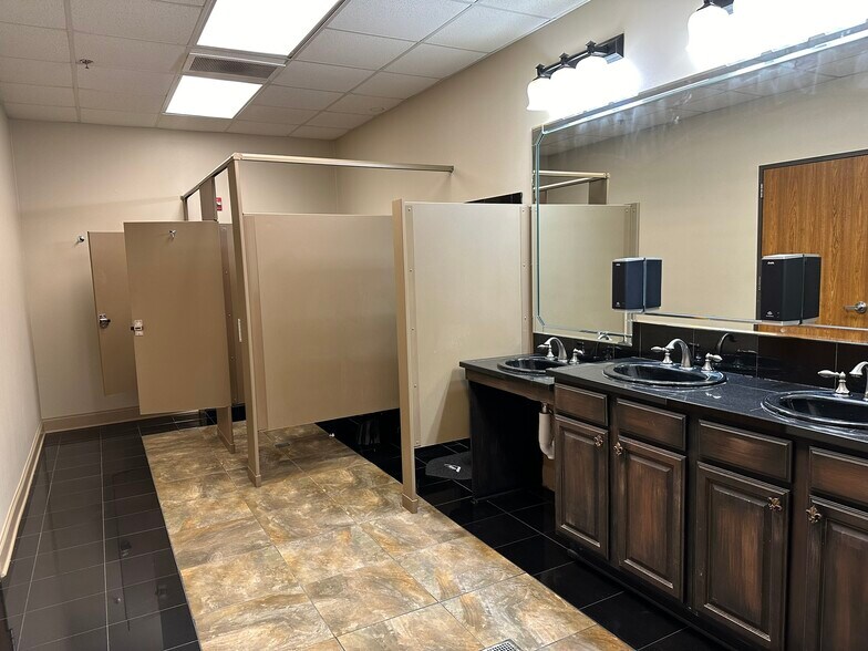 More Photos Of 4750 Sherwood Common Blvd, Baton Rouge Office For Lease