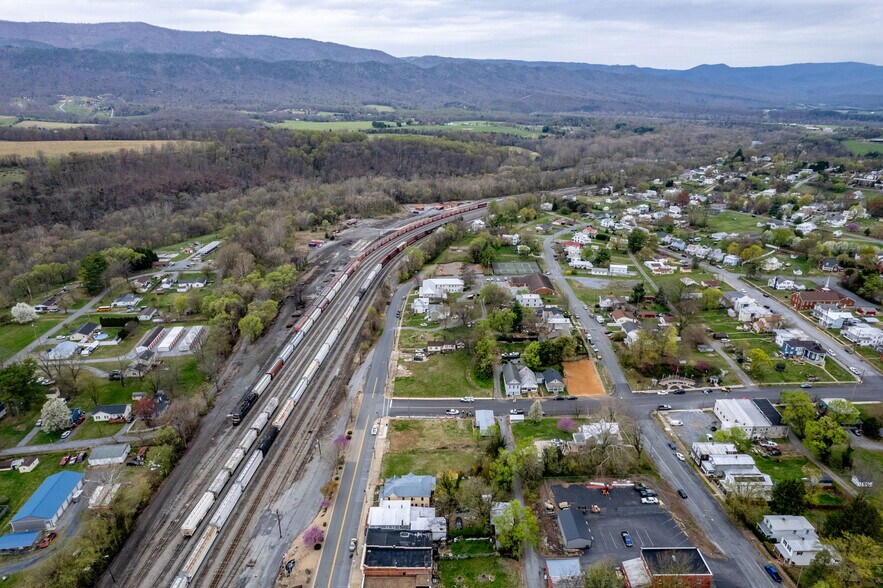 More Photos Of 500-502 First St, Shenandoah Office For Sale