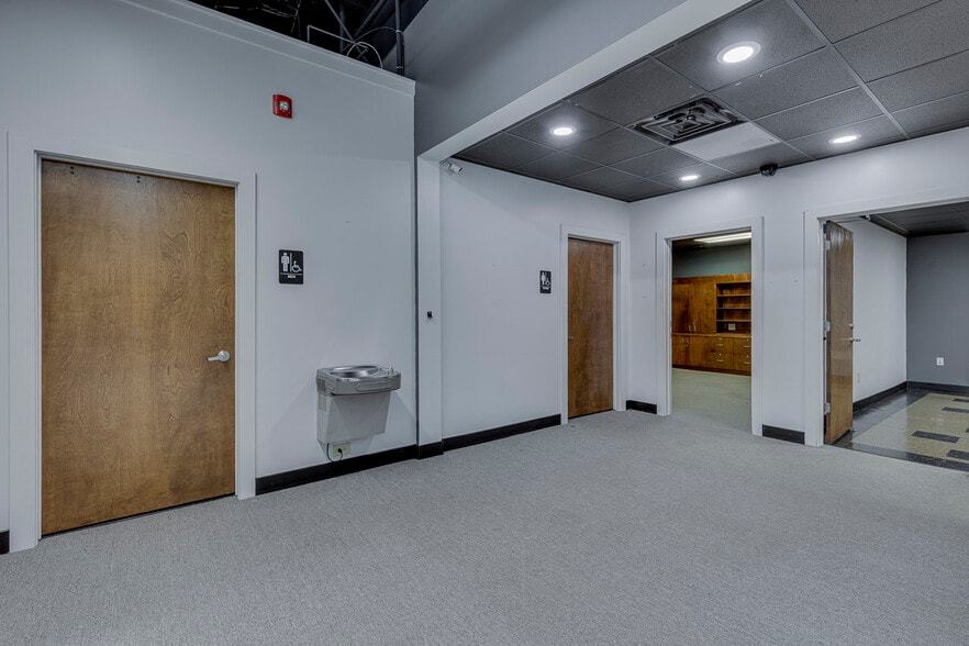 More Photos Of 211 N Pleasantburg Dr, Greenville Light Manufacturing For Sale