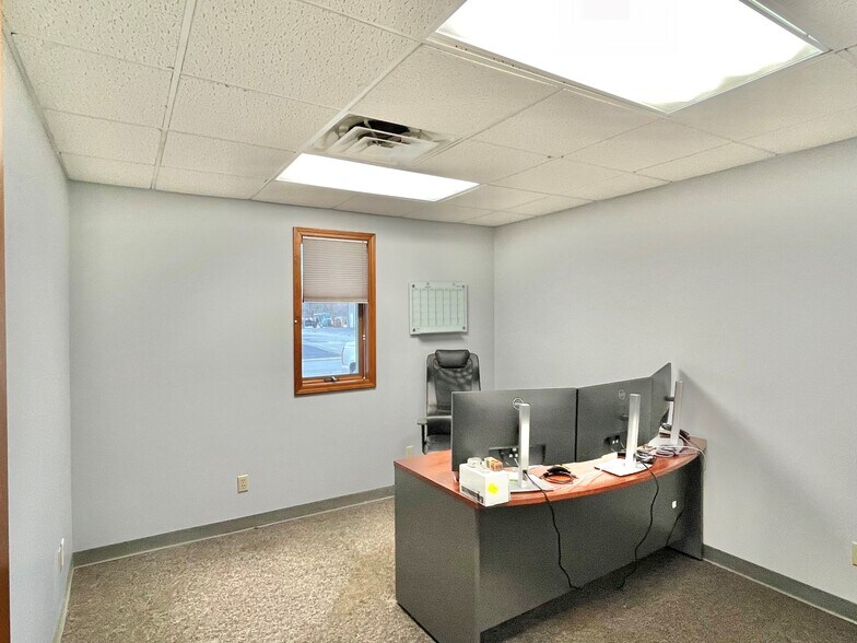 More Photos Of 320 Industrial Dr, Griffith Warehouse For Lease