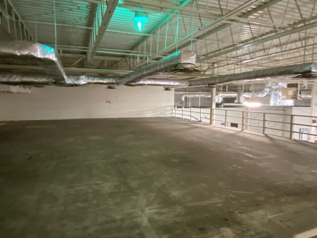 More Photos Of 10 Middletown Ave, North Haven Warehouse For Lease