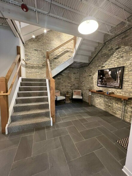 More Photos Of 1401 N Western Ave, Lake Forest Apartments For Sale