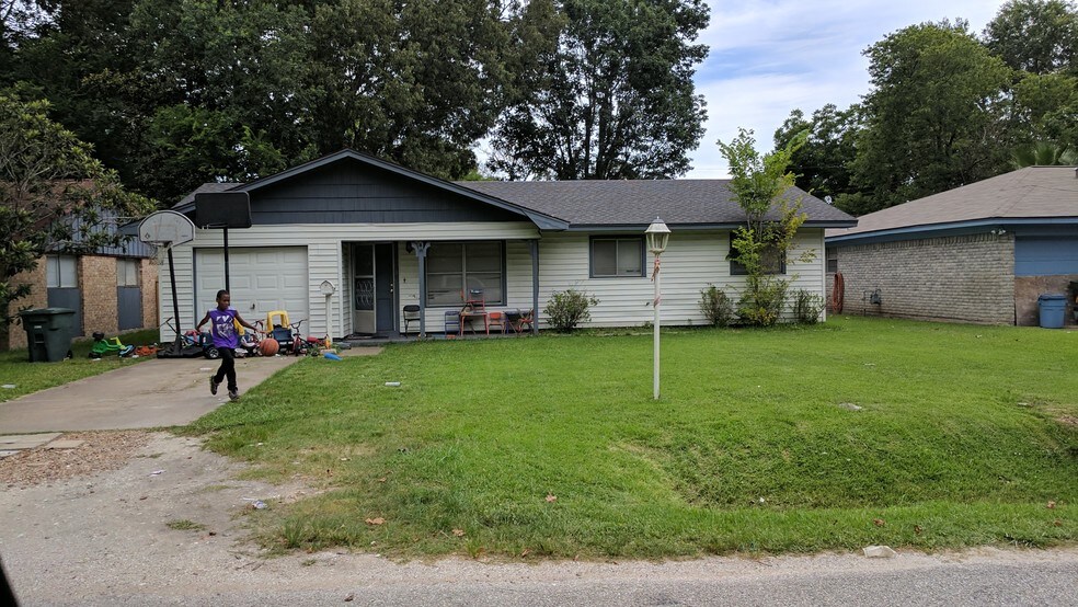 More Photos Of 3560 Delaware St, Beaumont Medical For Sale