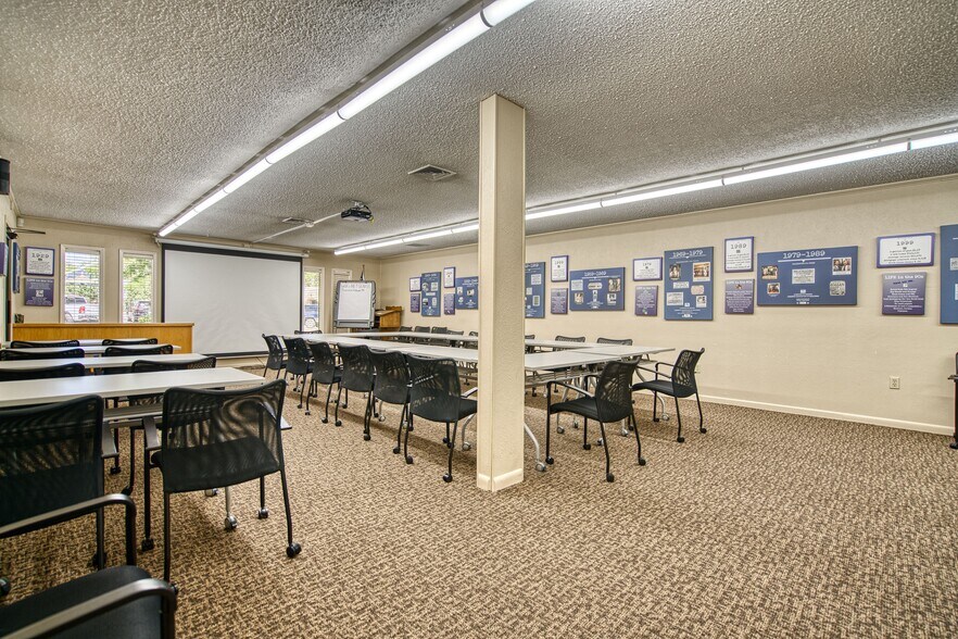 More Photos Of 420 Kimbark St, Longmont Office For Lease