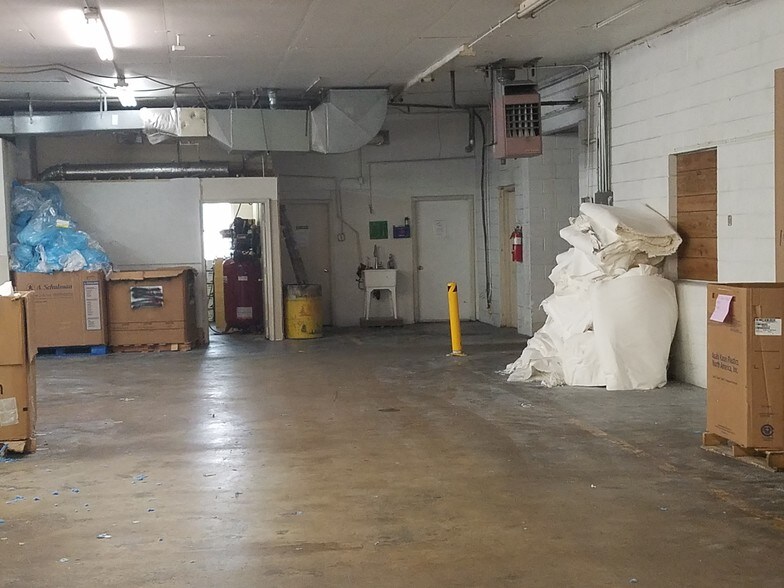 More Photos Of 825 Prosper Rd, De Pere Warehouse For Lease