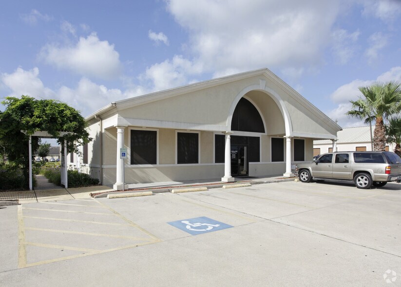 More Photos Of 3326 Watters Rd, Pasadena Medical For Sale