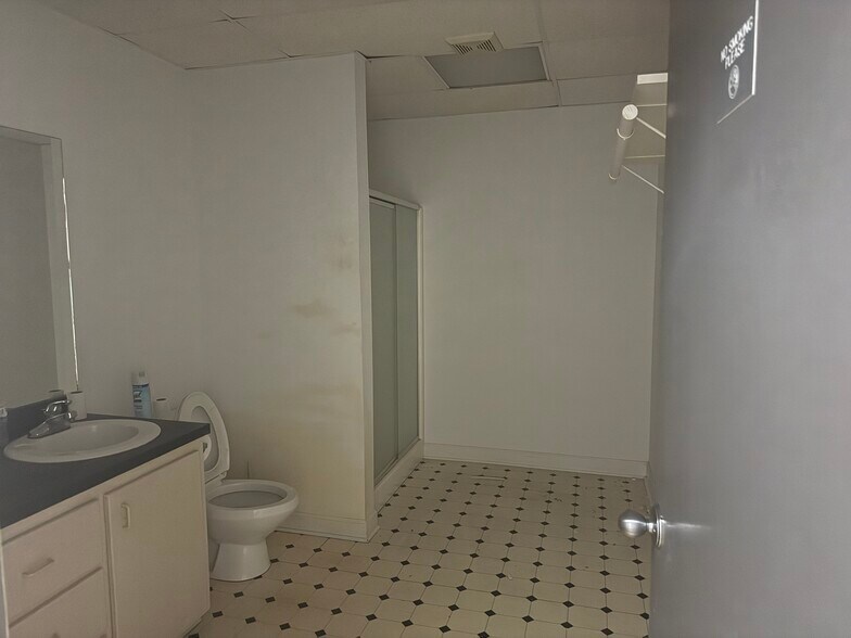 More Photos Of 1385 John Small Ave, Washington Medical For Lease