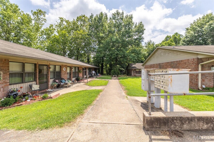 More Photos Of 2733 Holly Trl, Poplar Bluff Apartments For Sale