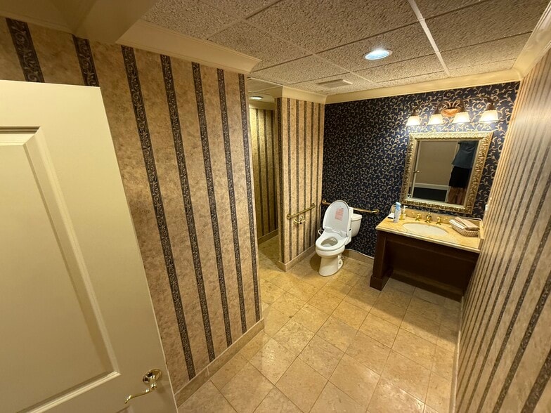 More Photos Of 3541 Habersham At Northlake, Tucker Office For Sale