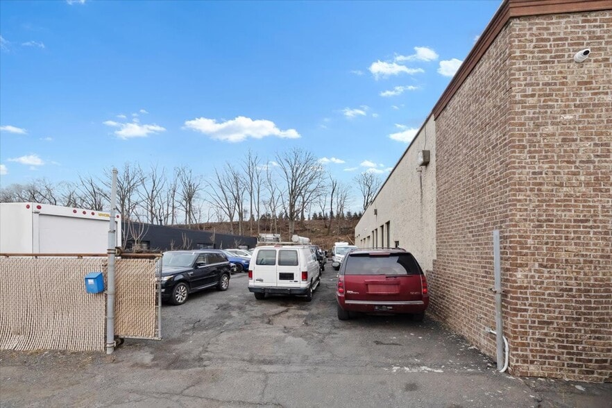 More Photos Of 263 US Highway 46, Saddle Brook Auto Repair For Sale