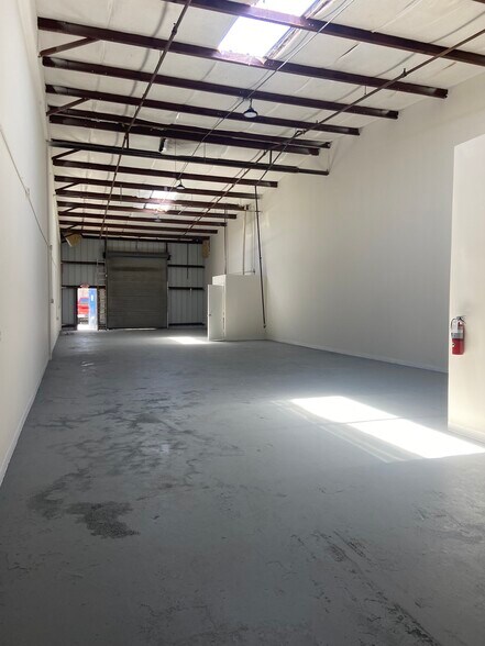 More Photos Of 2280 Avocado Ave, Melbourne Warehouse For Lease