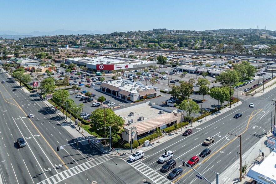 More Photos Of 2115 N Tustin St, Orange Freestanding For Lease