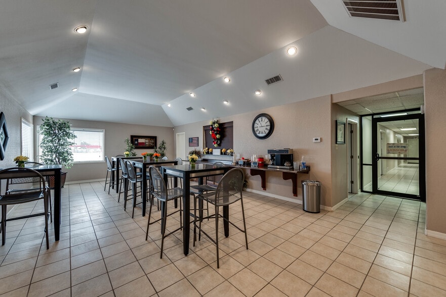 More Photos Of 1001 Austin St, Midland Religious Facility For Sale