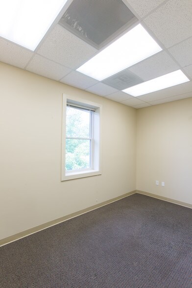 More Photos Of 69 Mayo Rd, Edgewater Storefront Retail Office For Lease