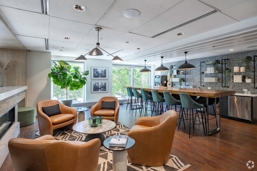 More Photos Of 300 N Canal St, Chicago Apartments For Sale