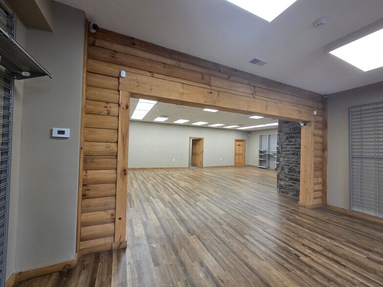 More Photos Of 114-120 Hankwoods Dr, Beckley General Retail For Lease