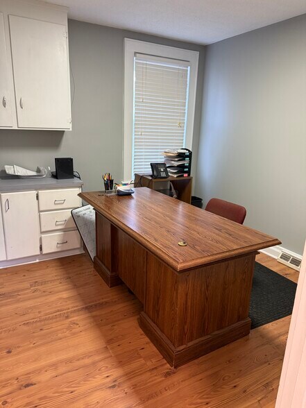 More Photos Of 307 W Antrim Dr, Greenville Medical For Lease