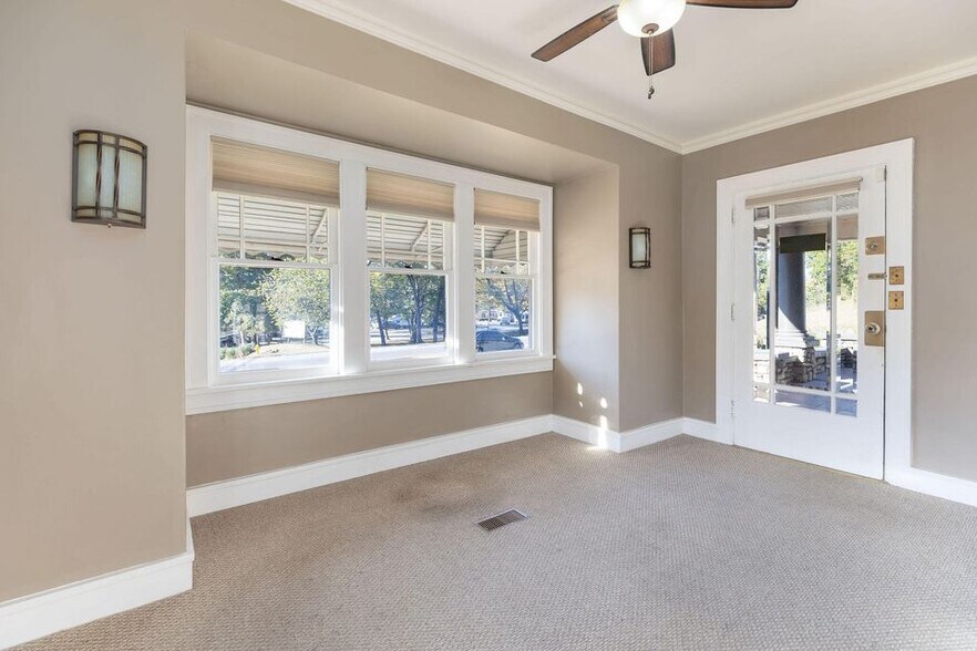 More Photos Of 1405 S Business Highway 65, Hollister Office Residential For Sale