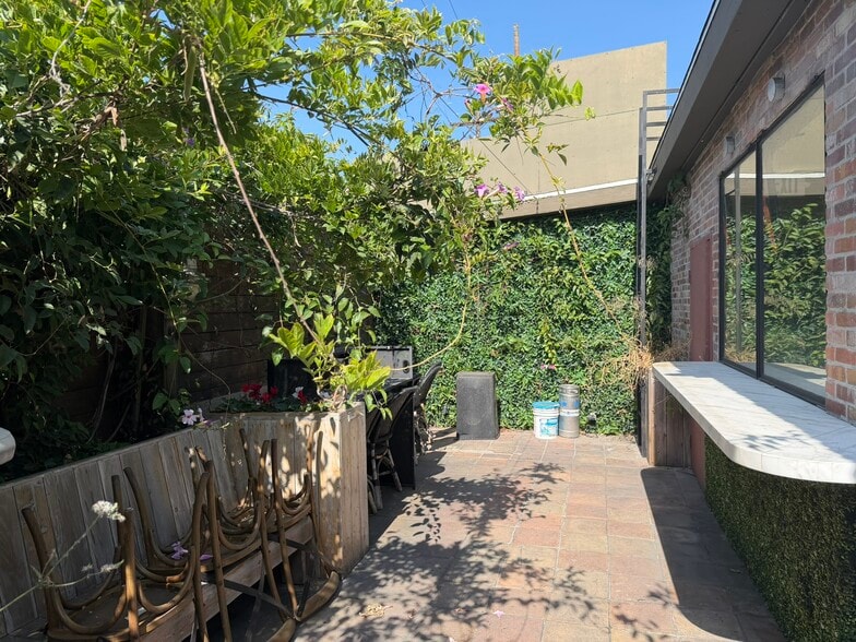 More Photos Of 1201-1205 N La Brea Ave, West Hollywood Restaurant For Lease