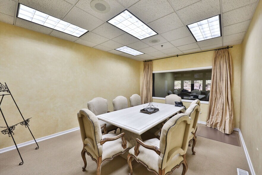 More Photos Of 400-415 Executive Dr, Langhorne Medical For Lease